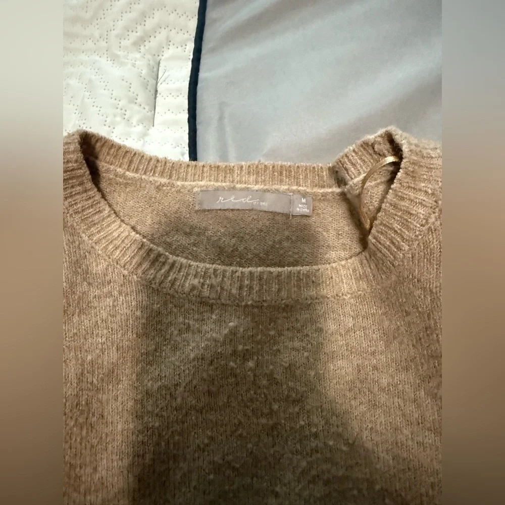Women's Tan Sweater with Ruffle Detail - RED BY BKE (buckle brand) size MEDIUM - Picture 3 of 6